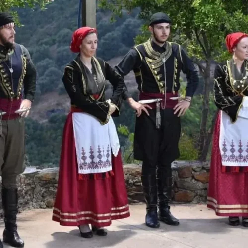 Traditional-Cretan-Dancing-Lessons-21