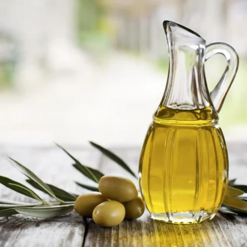 olive-oil-in-a-bottle-which-may-be-used-on-the-face-1024x683-1